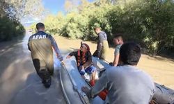 Su basan barakada mahsur kalmıştı... Yaşlı kadına AFAD'dan yardım eli