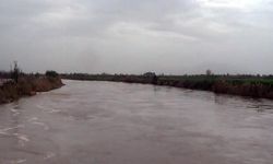 Büyük Menderes taştı, yol kapandı!