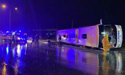 Feci kaza: Yolcu otobüsü devrildi!