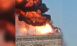 Devrilen yakıt yüklü TIR alev alev yandı