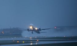 Yağışlar havayı da vurdu... İzmir'e iniş yok!