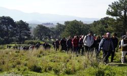 Gençler baharı Efes-Mimas Yolu’nda doğayla karşıladı