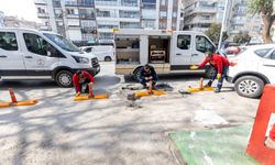 Karşıyaka'da çöp konteynerlerinin çevresine koruyucu duba!