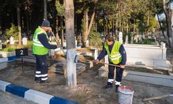İzmir’de mezarlıklar Ramazan Bayramı’na hazırlanıyor