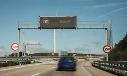 Sürücülere yeni dönem: Bakanlık radarların bulunduğu noktaları açıkladı!