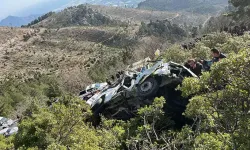 İşçi servisi, uçurumdan yuvarlandı: 3 ölü, 11 yaralı