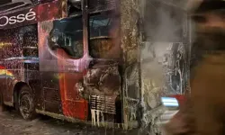 Metrobüs alev alev yandı... 60 yolcu tahliye edildi!