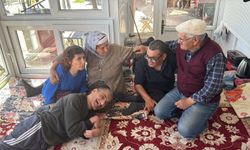 Yaşlı çift, 52 yıldır engelli 3 çocuğuna bakıyor