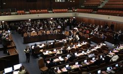 Filistinlilere idam cezası kararını şampanya ile kutladı