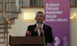 Özel'den kadın temsili çıkışı: İzmir'de 30'da 15 olmadıkça eksiktir!