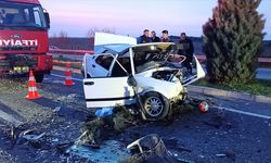 Karşı şeride geçen otomobil 2 can aldı: Korkunç kaza!