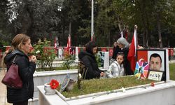 Şehitliklerde buruk bayramlaşma!