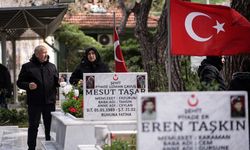 Şehit aileleri bayramda yakınlarının kabirlerini ziyaret etti