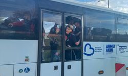 Uşak’ta Balıkesirspor taraftarlarını taşıyan otobüse taşlı saldırı