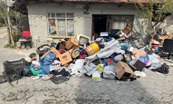 Bir evden 3 kamyon çöp çıkarıldı!