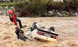 Ölü ve yaralılar var... Muğla'da sel otomobili yuttu!