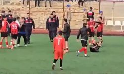 Afyon'da amatör maç sonrası saha karıştı