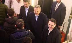 İzmir’de bayram buluşması: Bakan Gürlek ve Vali Elban vatandaşlarla bayramlaştı