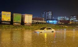 Sağanak sele yol açtı: Mahsur kalanlar kurtarıldı