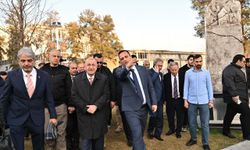 Ümit Özdağ'dan Abide-i Hürriyet Meydanı’na övgü!