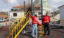 Başkan Çiçek söz verdi, park yenilendi