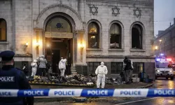 Sinagog önünde patlama!