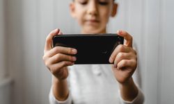 Ebeveynlere tatilde internet kullanımının izlenmesi önerisi