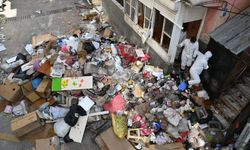 12 kamyondan fazla atık... İzmir'de yeni çöp ev vakası!