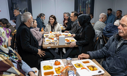 Bornova’da her gün binlerce kişiye iftar!