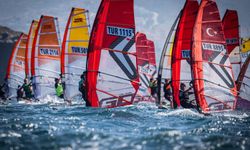 Foça'da sörf rüzgarı milli forma için esti