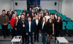 Gençler ‘Hibrit Kariyer Zirvesi’ için Konak’ta bir araya geldi