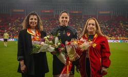 Göztepe maçında tarihi an: 22 yıl sonra kadın hakem