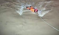 Menderes’te araç dereye uçtu: İzmir İtfaiyesi seferber oldu