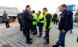 Bayram öncesi Balçova’da dayanışma tablosu: Başkan Yiğit emekçilerle buluştu