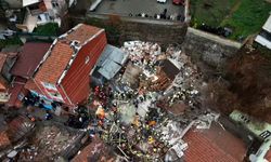Fatih'te iki bina çöktü: 1 ölü, 10 yaralı