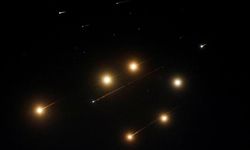 Hint Okyanusu’nda gerilim: İran’dan İngiliz üssüne füze girişimi