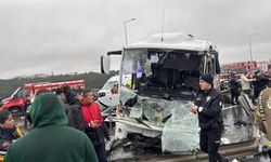 Polis servisi kaza yaptı: 1 polis şehit, 16 polis yaralı