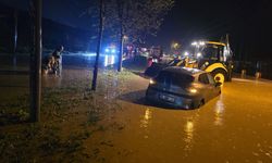 Manisa’da sağanak: Araçlar yolda mahsur kaldı