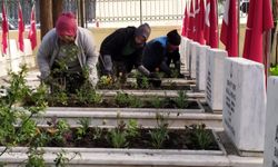 Manisa Büyükşehir Belediyesi şehitlikleri 18 Mart’a hazırladı