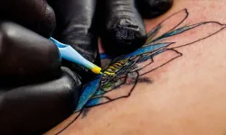 MHP'den kanun teklifi: 18 yaş altına dövme yasağı