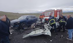 İki araç çarpıştı: 68 yaşındaki sürücü kurtarılamadı