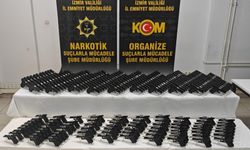 İzmir'de ruhsatsız silah operasyonu: 2 gözaltı!