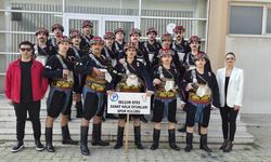 Selçuk Efes Sanat Halk Oyunları ekibinden büyük başarı