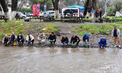 ‘Kırıntıcılar’ Kemalpaşa’yı mekan etti, muhtar net konuştu: Boşuna gelmeyin, derede altın yok!