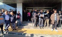 Rakipler yan yana... Karşıyaka'daki pazarcı eyleminde soğuk savaş!