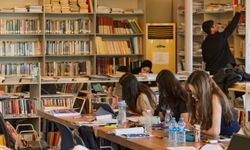 İzmir'in kütüphanelerine yoğun ilgi!