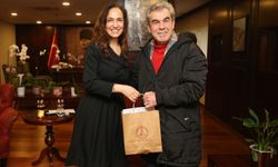 Karşıyaka, yılın kitap tutkunlarını seçti