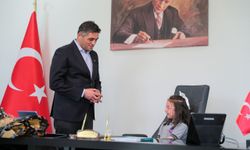 Başkan Acar koltuğunu çocuklara devretti