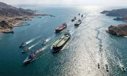 Hürmüz Boğazı'nda tanker trafiği durduruldu