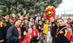 Başkan Tugay, sporcu çocuklarla buluştu